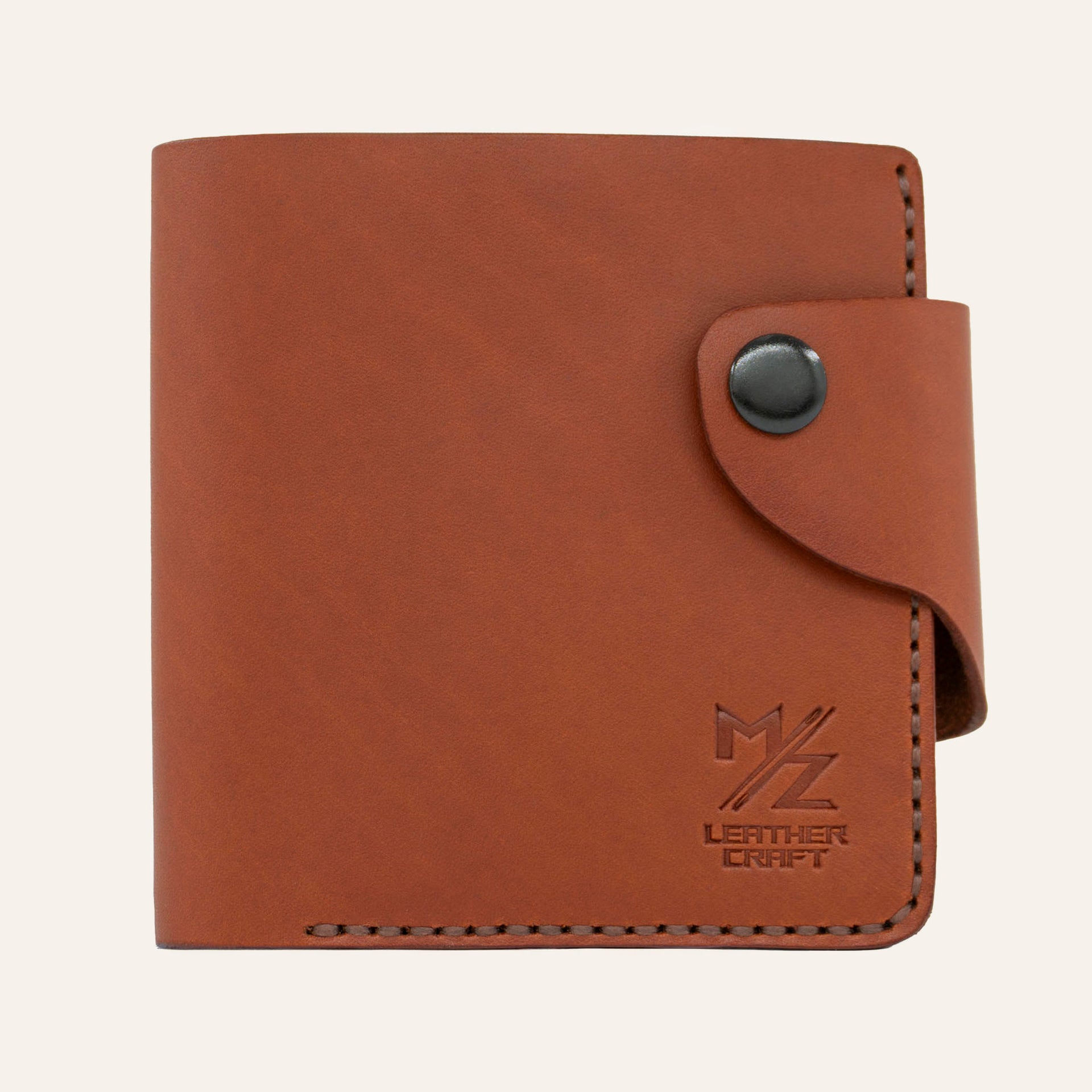 MZ Leather Craft çıtçıtlı yatay kiremit Buttero deri klasik erkek cüzdanı, kapalı önden görünüm ve kontrast kahverengi el dikişi detayları | MZ Leather Craft classic horizontal chestnut Buttero leather bifold wallet with snap closure, closed front view with brown hand-stitching