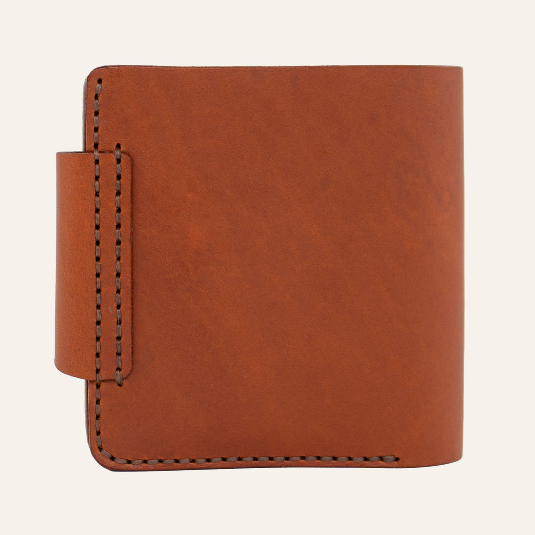 Geleneksel el dikişi (Saddle Stitch) detayı - Mumlu ip ve kiremit deri