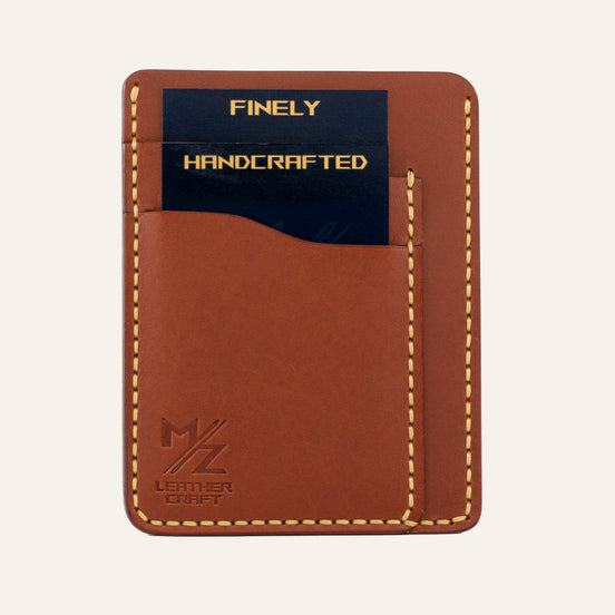 MZ Leather Craft dikey minimalist kiremit Buttero deri kartlık, kartlarla dolu önden görünüm, sarı el dikişleri ve sol alt köşede kabartmalı MZ logosu | The Vertical Minimalist Cardholder - Chestnut Buttero Leather by MZ Leather Craft, front view filled with cards, featuring yellow hand-stitching and an embossed MZ logo on the bottom left corner