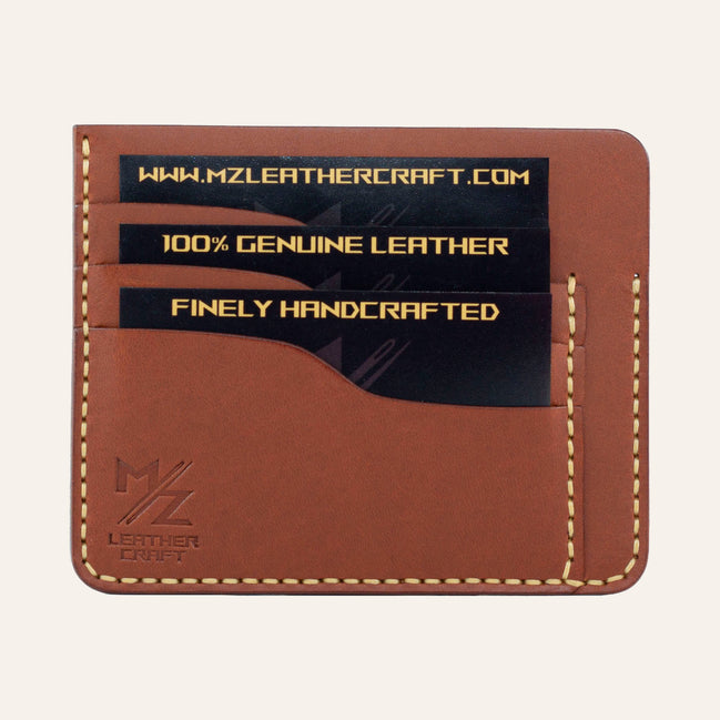 MZ Leather Craft kiremit Buttero deri ters cüzdan, kartlarla dolu düz ön görünüm, 3 ön kart yuvası, sarı el dikişleri ve kabartmalı MZ logosu | The Inverse Wallet - Chestnut Buttero Leather by MZ Leather Craft, flat front view filled with cards, featuring 3 front card slots, yellow hand-stitching, and embossed MZ logo