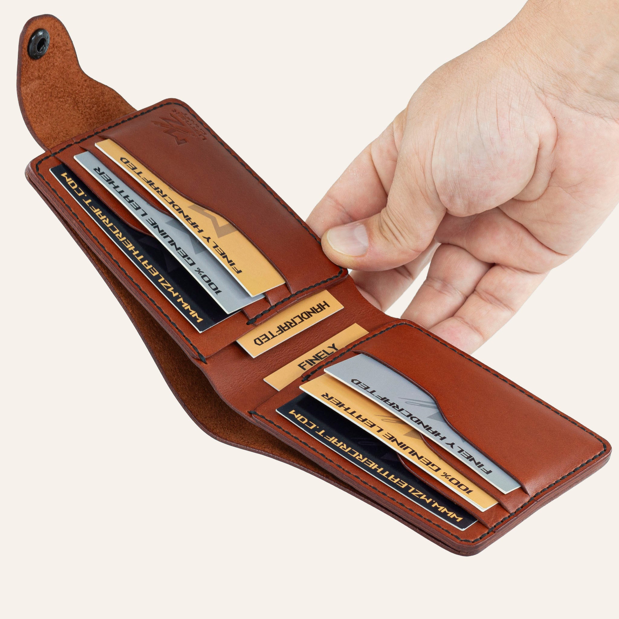 MZ Leather Craft açık kiremit Buttero deri klasik erkek cüzdanı iç görünüm, dikey kart yuvaları, gizli bölmeler ve kontrast siyah el dikişi detayları | MZ Leather Craft open Chestnut Buttero leather classic bifold wallet inside view showing vertical card slots, hidden compartments, and black hand-stitching details