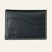 Siyah Buttero deri üzerinde el dikişi (Saddle Stitch) ustalığı