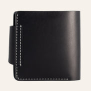 Geleneksel el dikişi (Saddle Stitch) detayı - Mumlu ip ve siyah deri