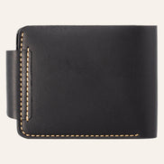 MZ Leather Craft çıtçıtlı siyah Buttero deri klasik erkek cüzdanı arka görünüm, kapama dili bağlantısı ve kontrast sarı el dikişi detayları | MZ Leather Craft classic Black Buttero leather bifold wallet back view, closure strap attachment and yellow hand-stitching details