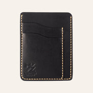 MZ Leather Craft siyah renk Buttero deri minimalist dikey kartlığın boş ön yüz görünümü.