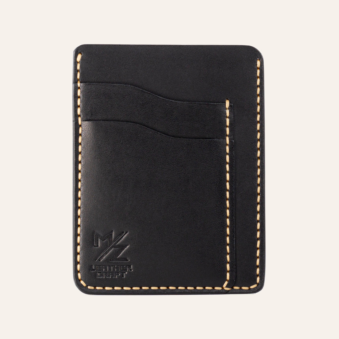 MZ Leather Craft siyah renk Buttero deri minimalist dikey kartlığın boş ön yüz görünümü.