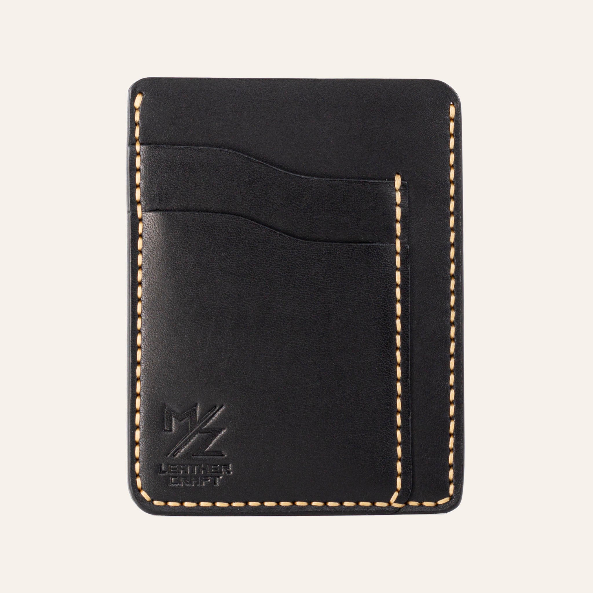 MZ Leather Craft siyah renk Buttero deri minimalist dikey kartlığın boş ön yüz görünümü.