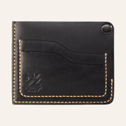 MZ Leather Craft köşe çıtçıtlı ters cüzdan siyah Buttero deri, boş kart yuvalarını, kıvrımlı kesim hatlarını ve kapalı köşe çıtçıtını gösteren ön görünüm | The Inverse Wallet | Corner Snap Edition - Black Buttero Leather by MZ Leather Craft, front view showing empty card slots, curved cut lines, and closed corner snap