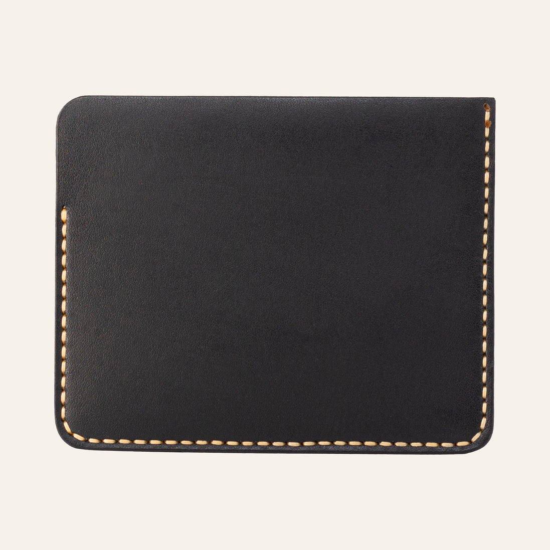 MZ Leather Craft siyah Buttero deri ters cüzdan, kesintisiz düz deri paneli ve çevreleyen sarı el dikişlerini gösteren arka görünüm | The Inverse Wallet - Black Buttero Leather by MZ Leather Craft, flat back view showcasing the seamless leather panel and surrounding yellow hand-stitching