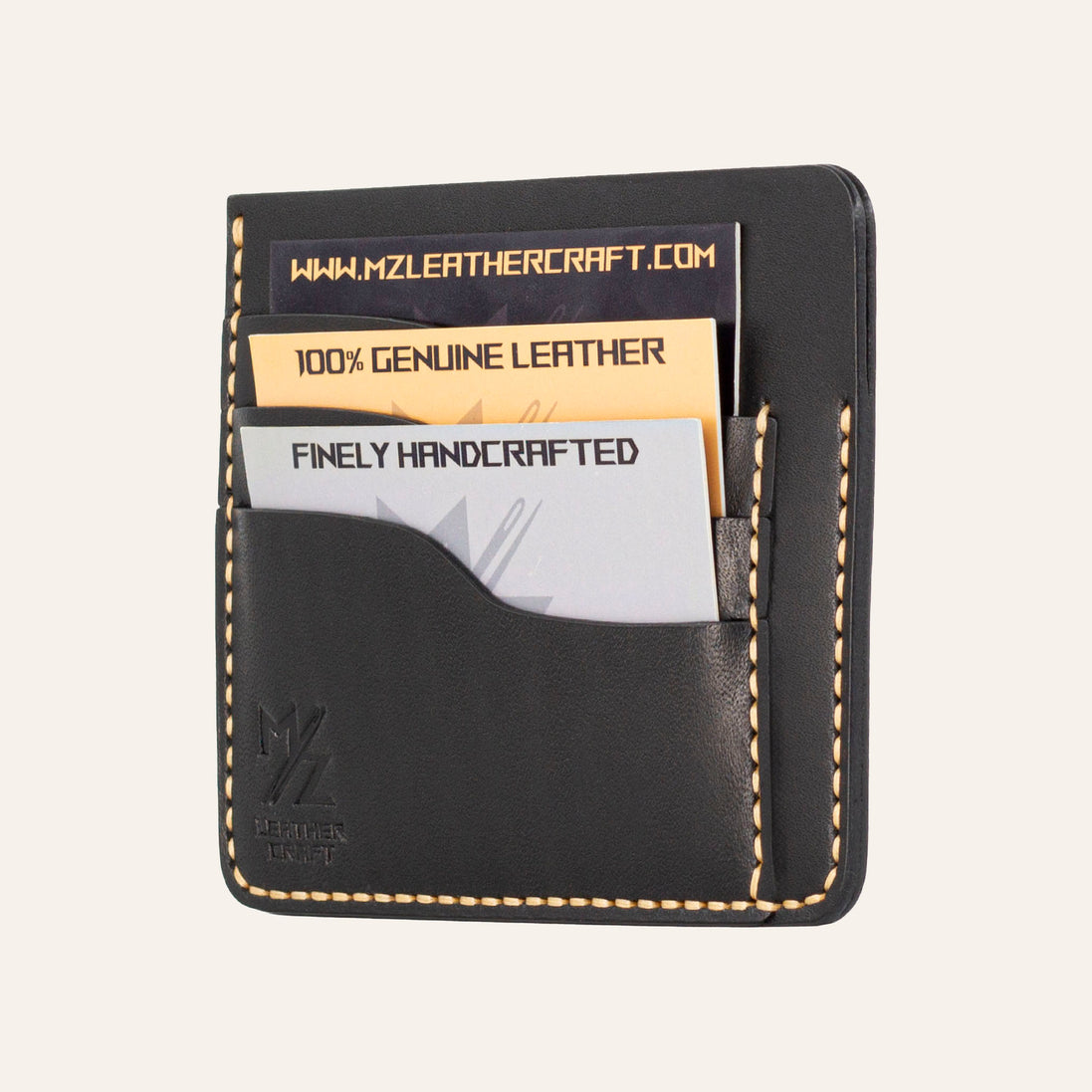 MZ Leather Craft siyah Buttero deri ters cüzdan, kartlarla dolu hafif açılı sağ profil görünümü, sarı el dikişi kalitesi ve belirgin Buttero deri dokusu | The Inverse Wallet - Black Buttero Leather by MZ Leather Craft, closed slightly angled right profile view filled with cards, highlighting yellow stitching quality and distinct Buttero leather texture