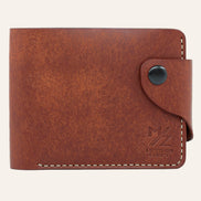 MZ Leather Craft çıtçıtlı kiremit Pueblo deri klasik erkek cüzdanı, kapalı önden görünüm ve kontrast açık gri el dikişi detayları | MZ Leather Craft classic siena Pueblo leather bifold wallet with snap closure, closed front view with light gray hand-stitching