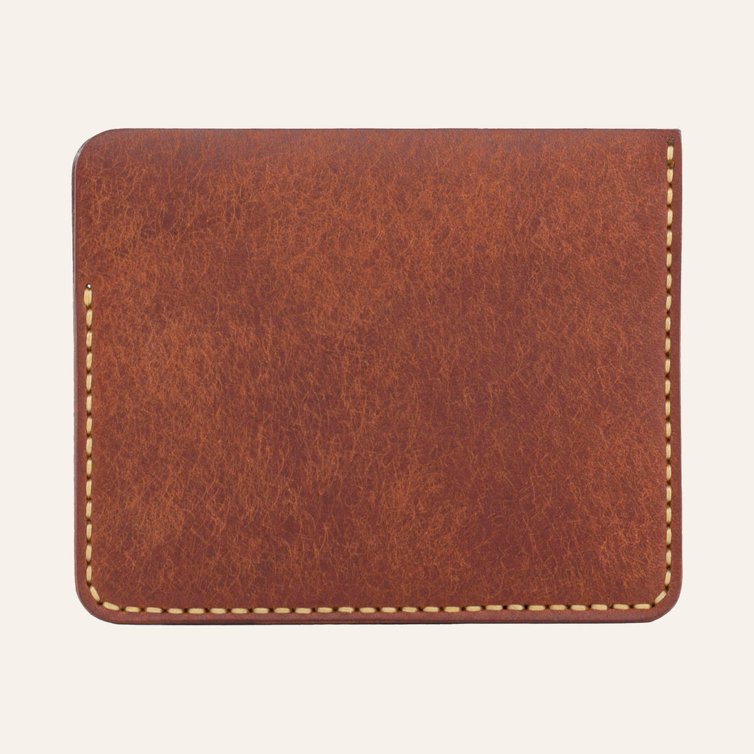 MZ Leather Craft kiremit Pueblo deri ters cüzdan, kesintisiz düz deri paneli ve çevreleyen sarı el dikişlerini gösteren arka görünüm | The Inverse Wallet - Siena Pueblo Leather by MZ Leather Craft, flat back view showcasing the seamless leather panel and surrounding yellow hand-stitching
