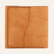 Ömürlük Saddle Stitch (el dikişi) ve dil kapak dikiş detayı ve 1 adet kartlık yuvası - Natural