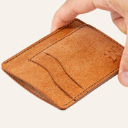 Elde tutulan MZ Leather Craft natural renk Pueblo deri dikey kartlığın kart bölmeleri ve dikiş detayı