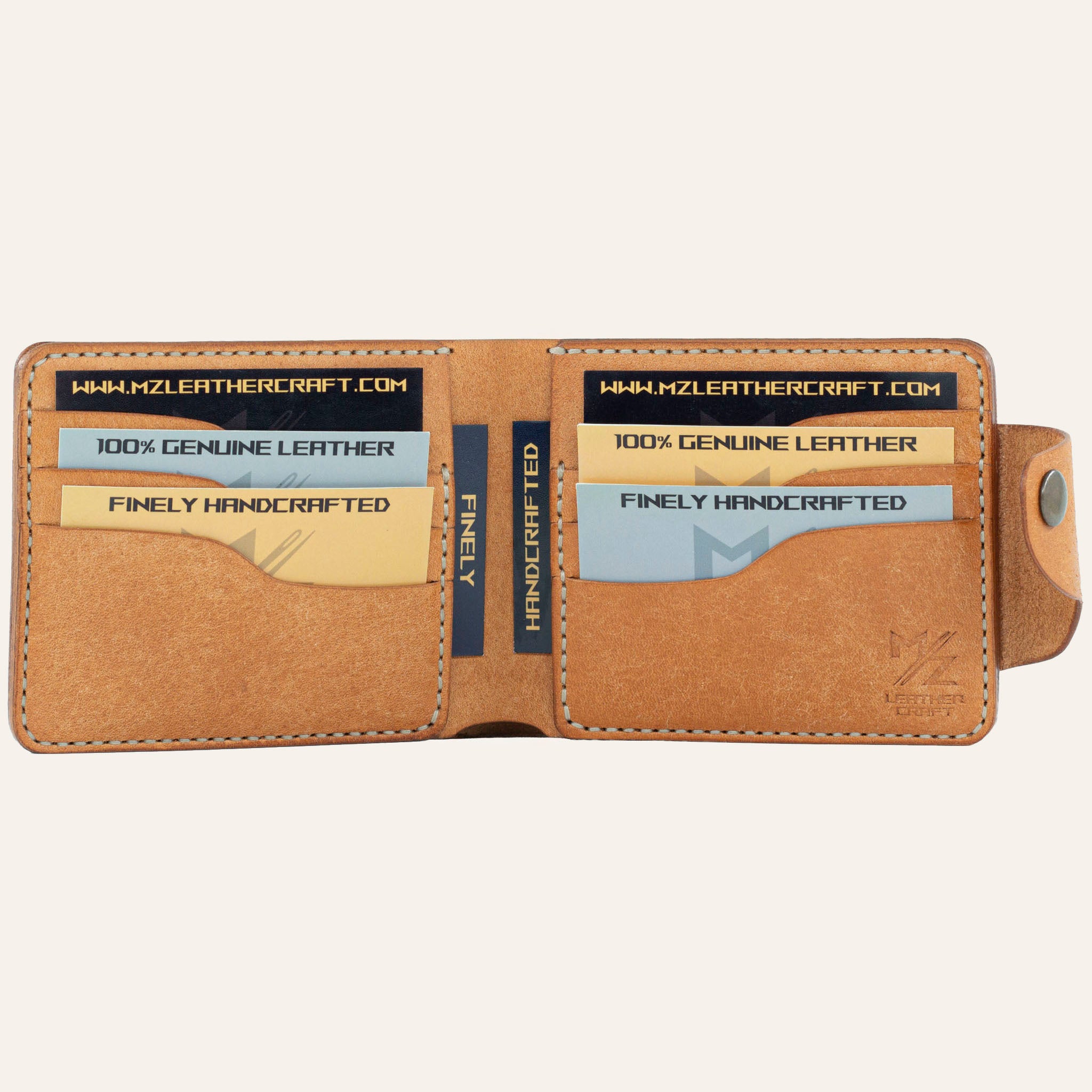 MZ Leather Craft açık natürel Pueblo deri klasik cüzdan dolu iç görünüm, altı kart yuvasının kapasitesini sample kartlarla gösteren çekim | MZ Leather Craft open cognac Pueblo leather classic bifold wallet full interior view, demonstrating card capacity across six slots with light gray stitching
