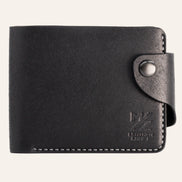 MZ Leather Craft çıtçıtlı siyah Pueblo deri klasik erkek cüzdanı, kapalı önden görünüm ve kontrast gri el dikişi detayları | MZ Leather Craft classic black Pueblo leather bifold wallet with snap closure, closed front view with gray hand-stitching