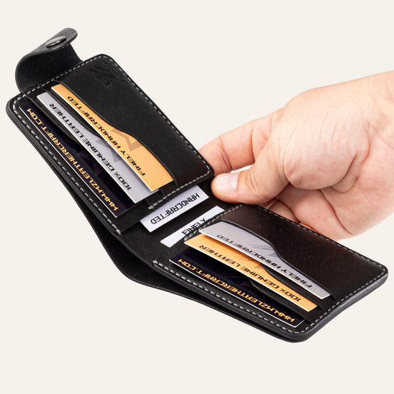 MZ Leather Craft açık siyah Pueblo deri klasik erkek cüzdanı iç görünüm, dikey kart yuvaları, gizli bölmeler ve kontrast gri el dikişi detayları | MZ Leather Craft open black Pueblo leather classic bifold wallet inside view showing vertical card slots, hidden compartments, and gray hand-stitching details