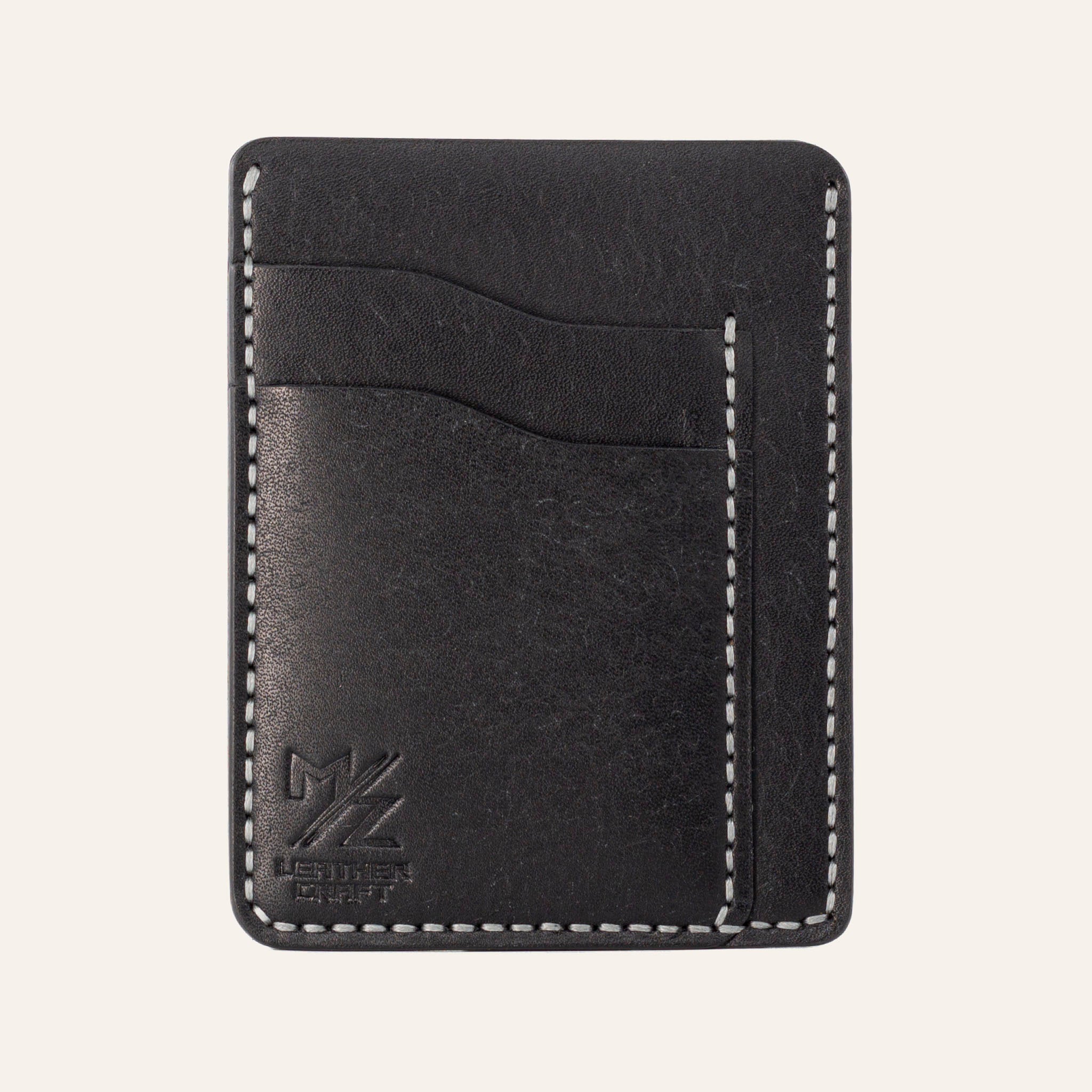 MZ Leather Craft siyah renk Pueblo deri minimalist dikey kartlığın boş ön yüz görünümü.