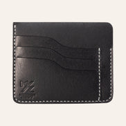 MZ Leather Craft siyah Pueblo deri ters cüzdan, 3 boş kart yuvasını ve mat deri dokusunu gösteren düz ön görünüm, gri el dikişleri ve kabartmalı MZ logosu | The Inverse Wallet - Black Pueblo Leather by MZ Leather Craft, flat front view showing 3 empty card slots and matte leather texture, with gray hand-stitching and embossed MZ logo