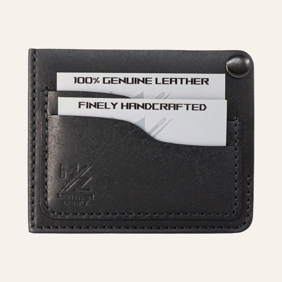 MZ Leather Craft köşe çıtçıtlı ters cüzdan siyah Pueblo deri, kapalı önden görünüm, iki adet dolu kart yuvası, siyah el dikişi ve kabartmalı MZ logosu | The Inverse Wallet | Corner Snap Edition - Black Pueblo Leather by MZ Leather Craft, closed front view with two filled card slots, black hand-stitching, and embossed MZ logo