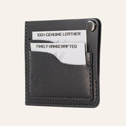 MZ Leather Craft köşe çıtçıtlı ters cüzdan siyah Pueblo deri, kapalı hafif açılı sağ profil görünümü, köşe çıtçıt detayı ve siyah saraç dikişleri | The Inverse Wallet | Corner Snap Edition - Black Pueblo Leather by MZ Leather Craft, closed slightly angled right profile view highlighting the corner snap detail and black saddle stitching