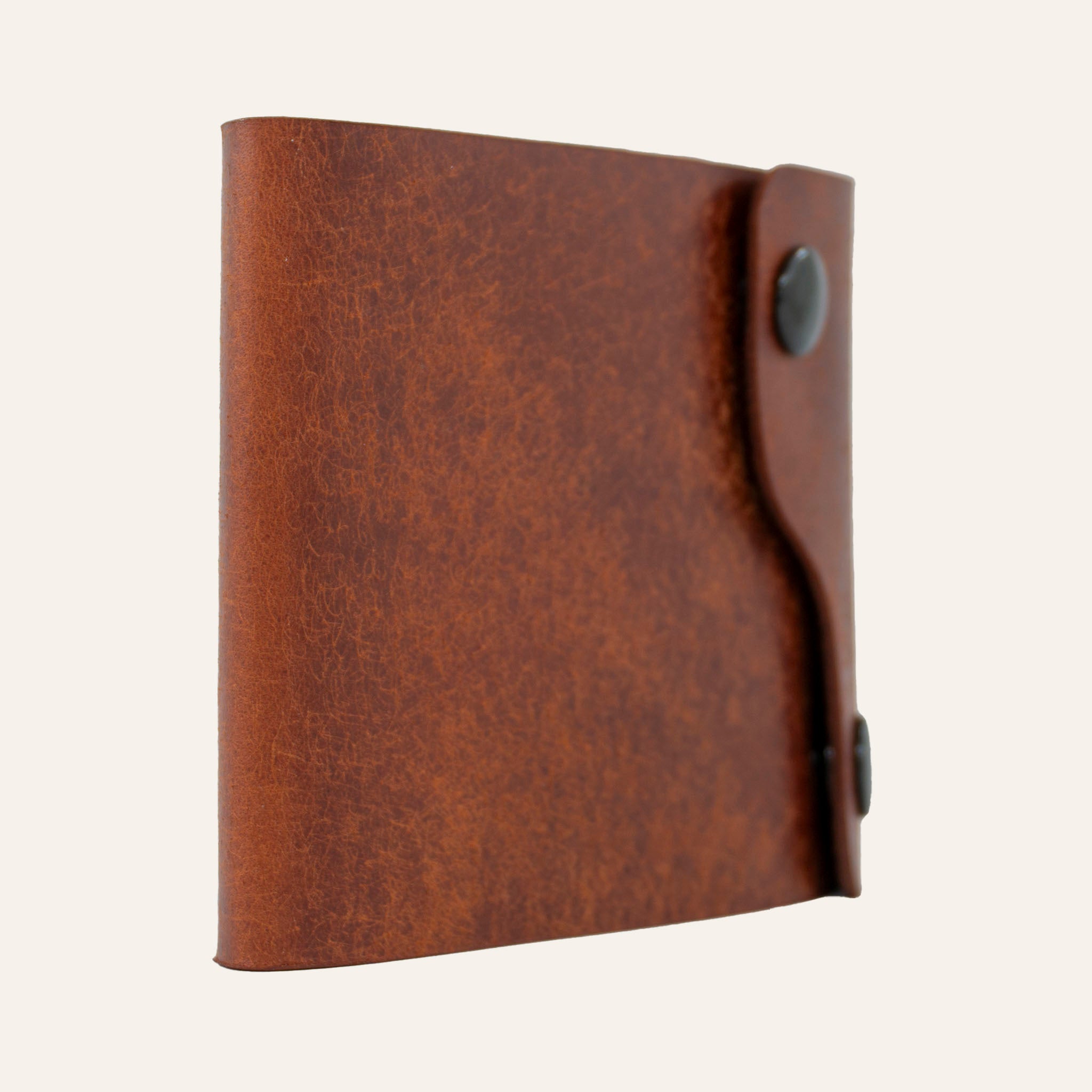 MZ Leather Craft Pueblo kitemit derinin kendine has patina dokusu
